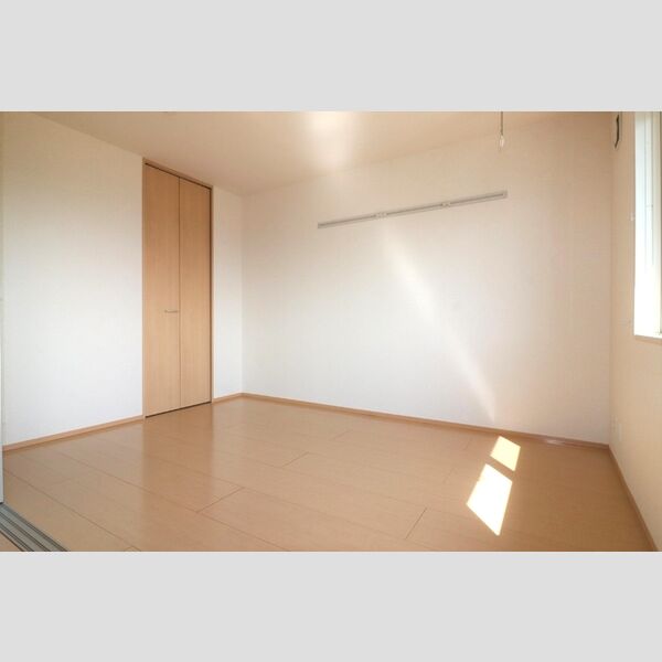 その他 (南側洋室)