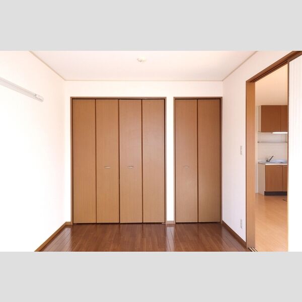 その他 (バルコニー側の洋室6帖)