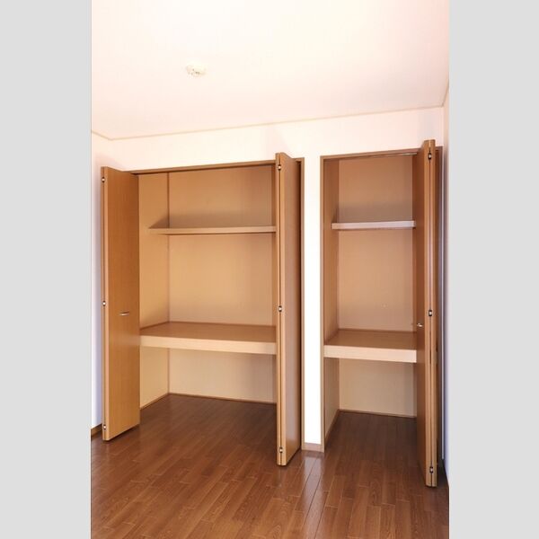 収納 (バルコニー側洋室6帖の収納)