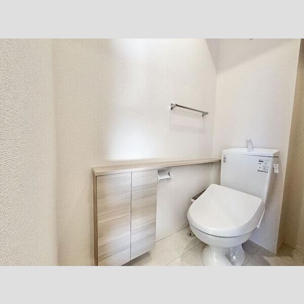 トイレ (トイレ)