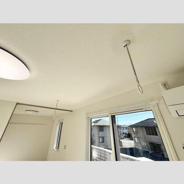 その他設備 (室内物干し)