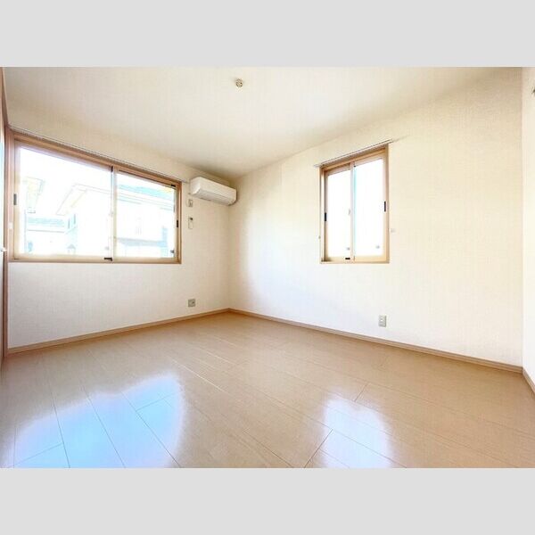 その他 (北側洋室)