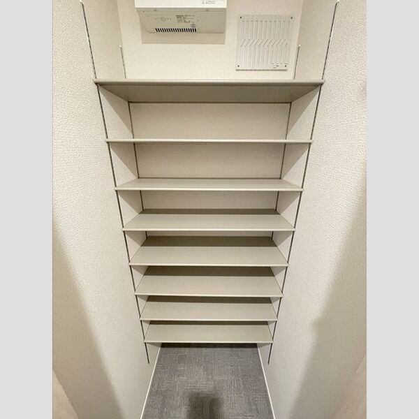 玄関 (シューズクローク)