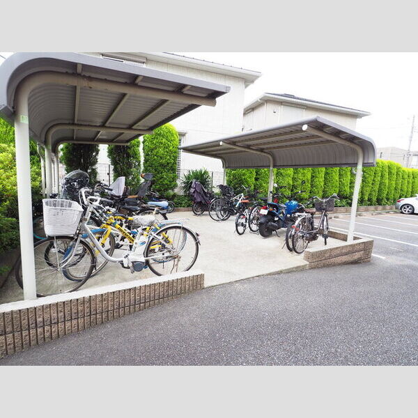 現地周辺 (駐輪場)