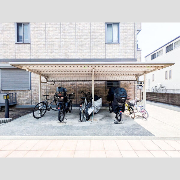 現地周辺 (駐輪場)