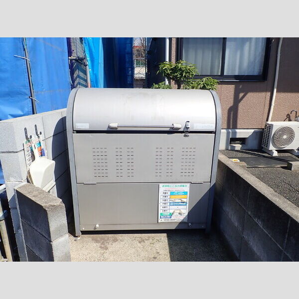 現地周辺 (敷地内ごみBOX)