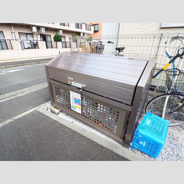 現地周辺 (ごみBOX)
