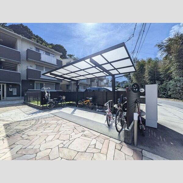 現地周辺 (駐輪場)