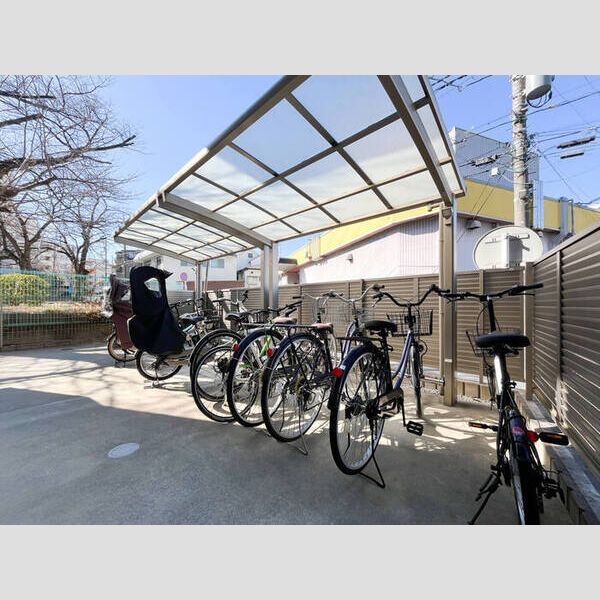 現地周辺 (駐輪場)