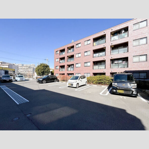 駐車場 (駐車場)