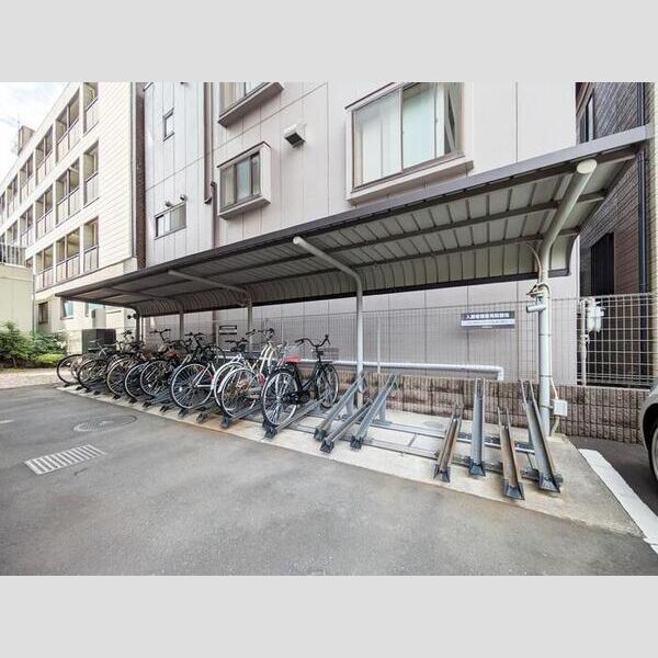 現地周辺 (駐輪場)