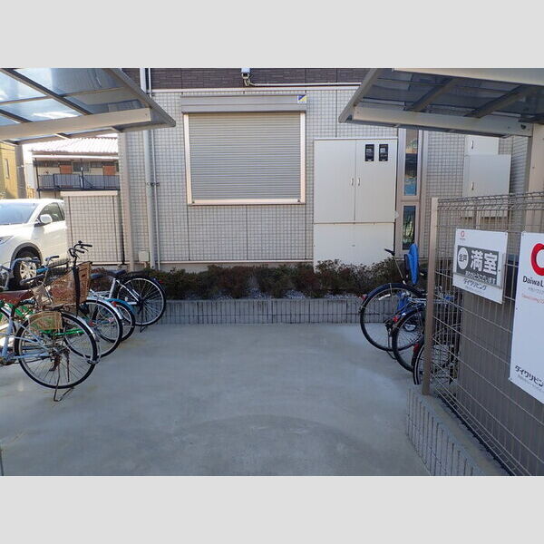 現地周辺 (駐輪場)