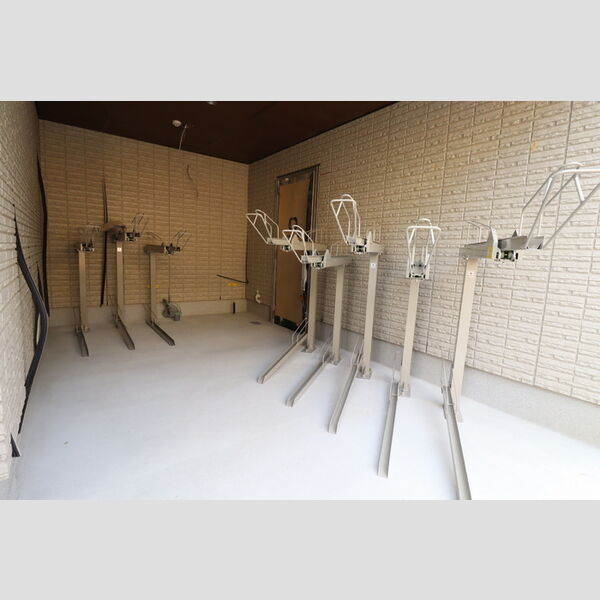 現地周辺 (駐輪場)