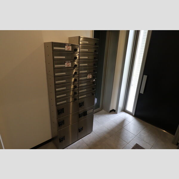 エントランス (集合ポスト　宅配ボックス)