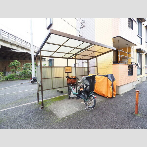 現地周辺 (駐輪場)