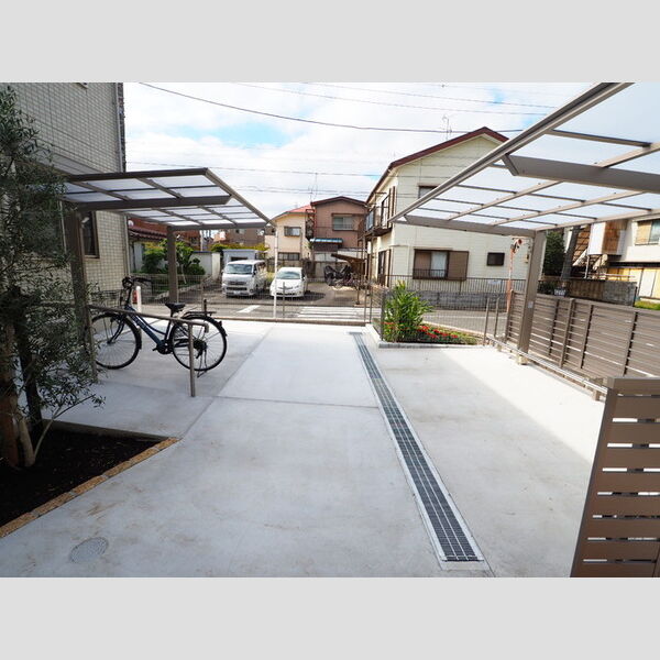 現地周辺 (駐輪場)