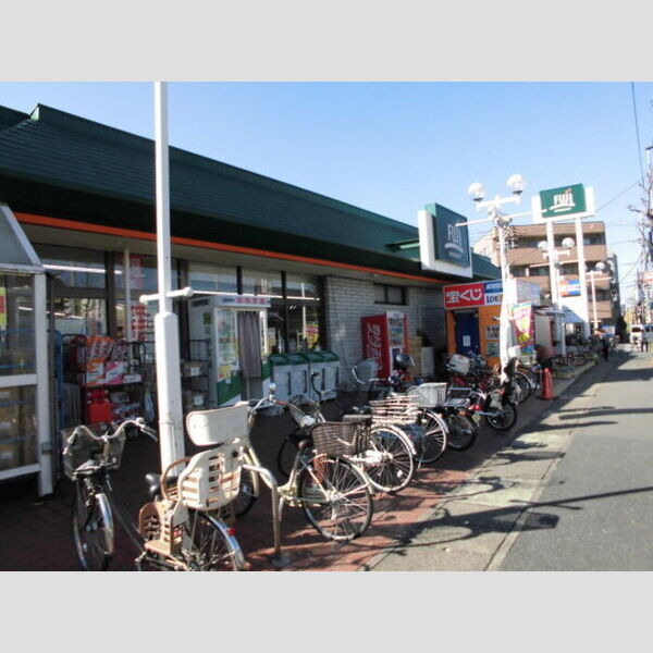 現地周辺 (Fuji稲田堤店(422m))