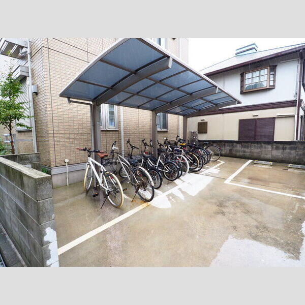 現地周辺 (駐輪場)