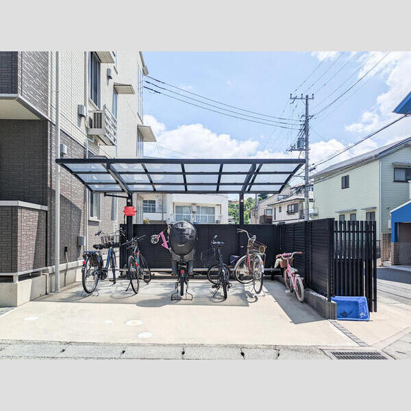 現地周辺 (駐輪場)