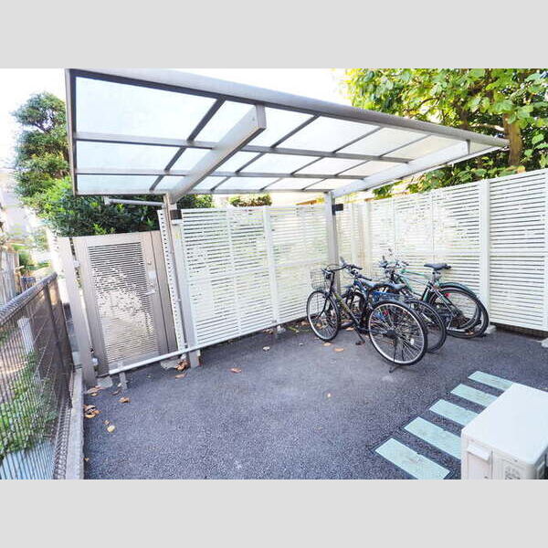 現地周辺 (駐輪場)