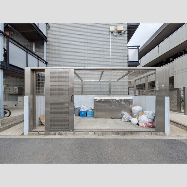 現地周辺 (ゴミ置場)