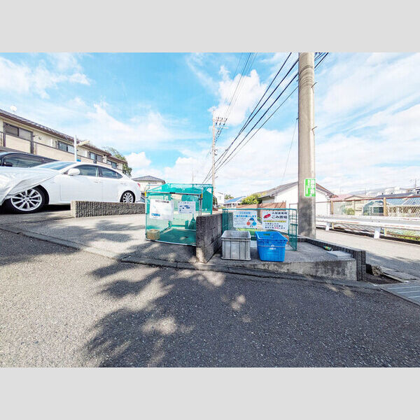 現地周辺 (ゴミ置場)