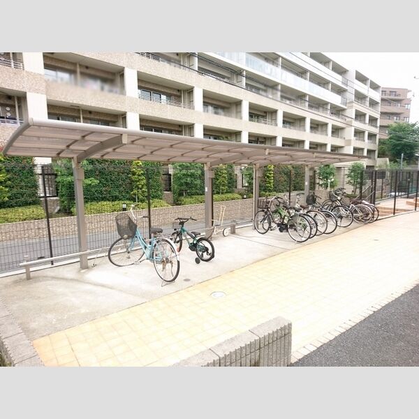 現地周辺 (駐輪場)