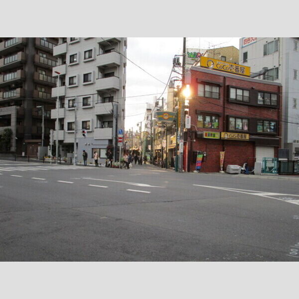 現地周辺 (オズ通り商店街)