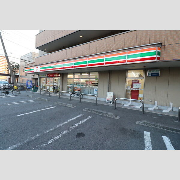 現地周辺 (セブンイレブン)