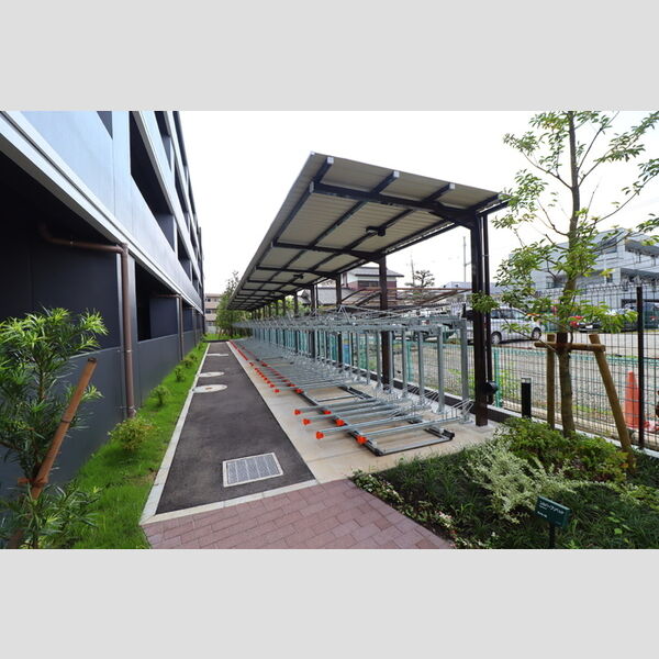 現地周辺 (駐輪場)