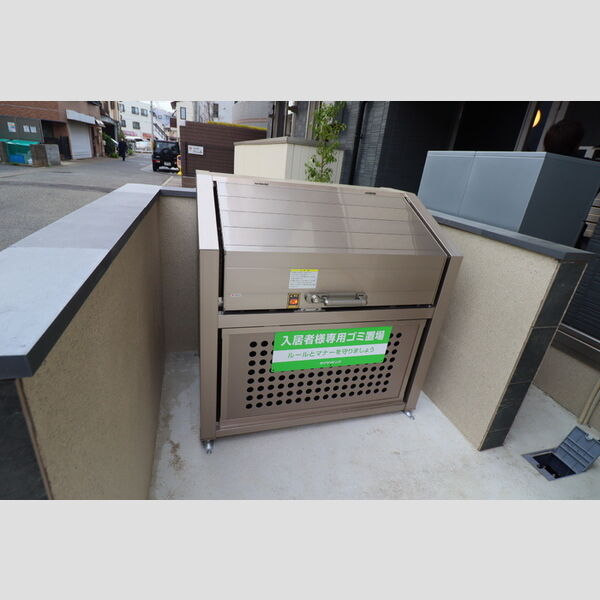 現地周辺 (ゴミストッカー)