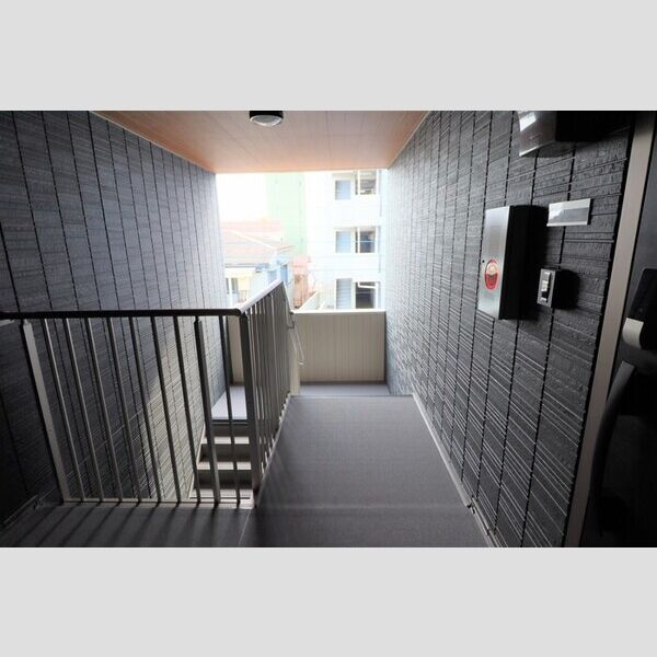 現地周辺 (共用廊下・階段)