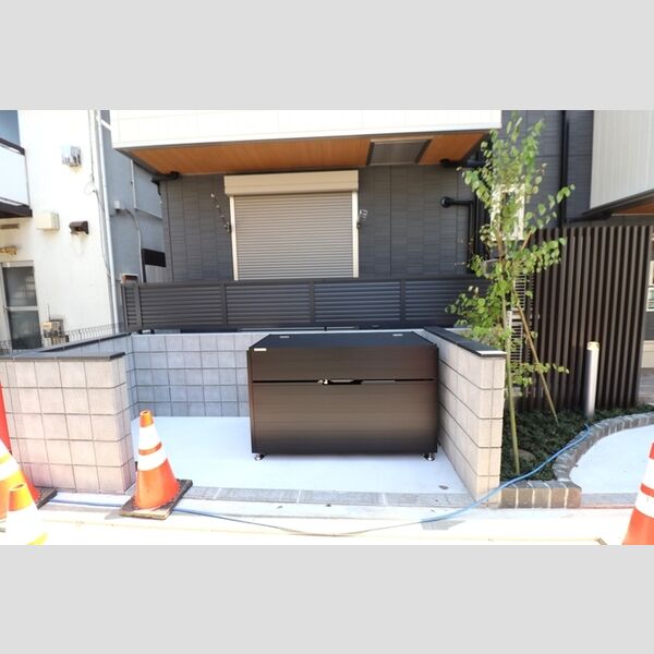 現地周辺 (ゴミストッカー)