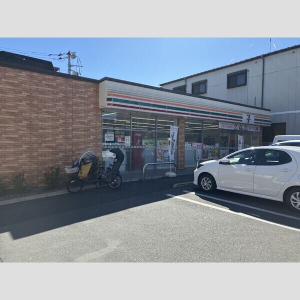 現地周辺 (セブンイレブン　横浜鶴見市場中前店　181m)