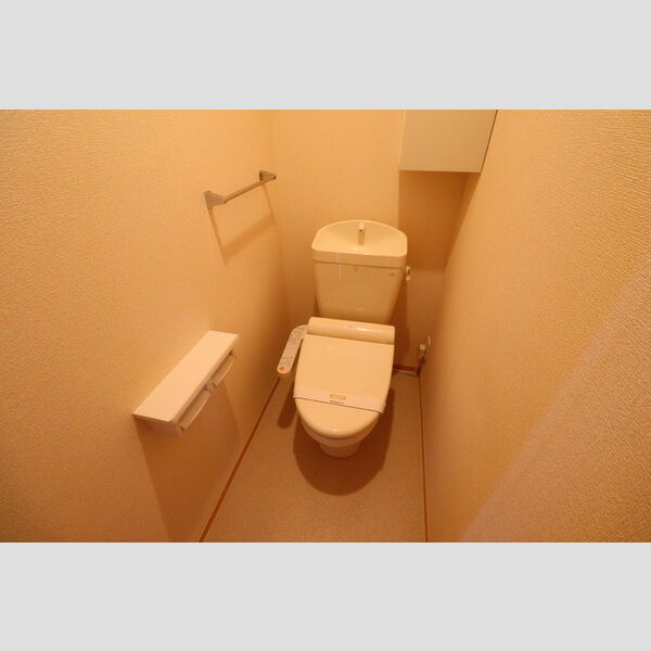 トイレ (トイレ)