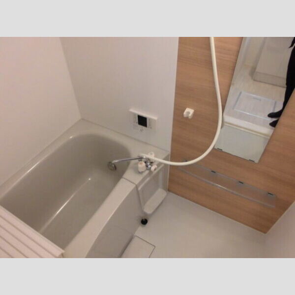 バス (201　浴室)