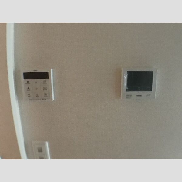 玄関 (TVインターホン(施工中))