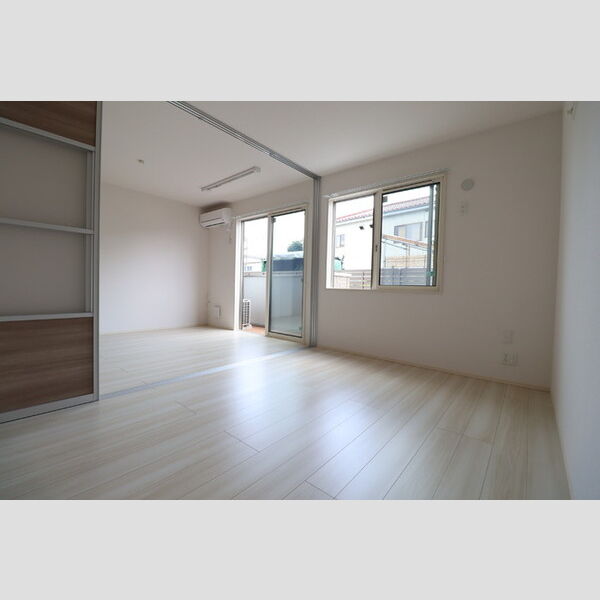 その他 (西側洋室)