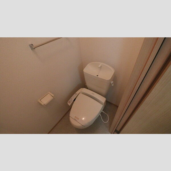 トイレ (トイレ)
