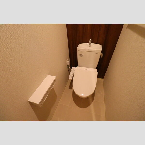 トイレ (トイレ)