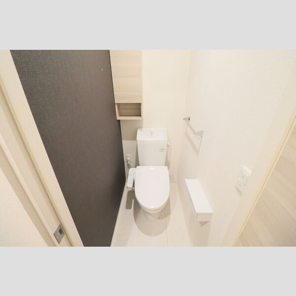 トイレ (トイレ)