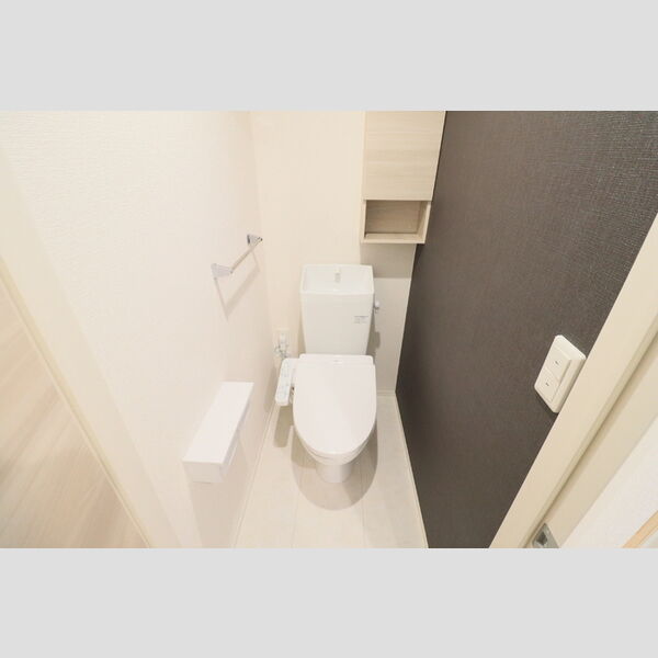トイレ (トイレ)