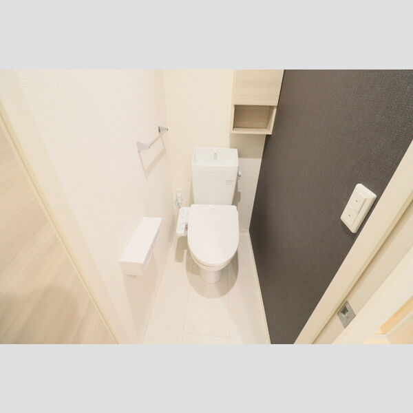 トイレ (トイレ)