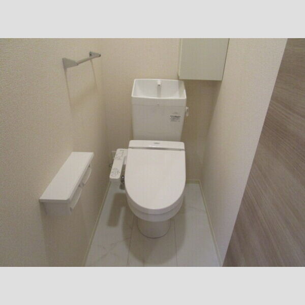 トイレ (トイレ)