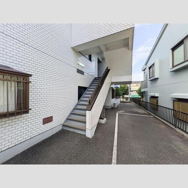 エントランス (建物入口)