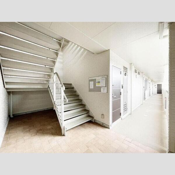 現地周辺 (エントランス内)