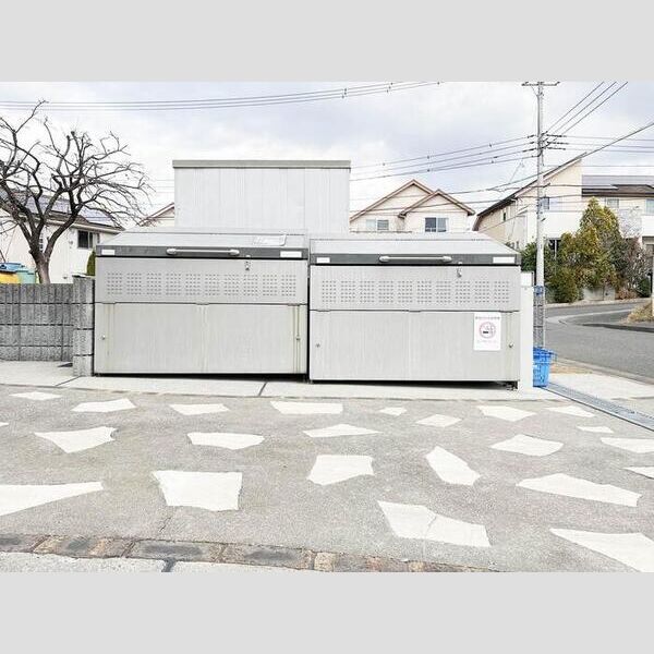 現地周辺 (ごみ置き場)