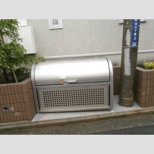 現地周辺 (ゴミストッカー)