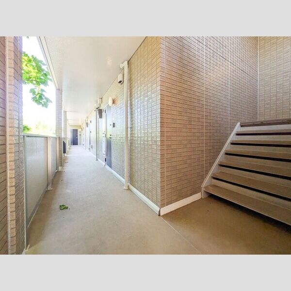 現地周辺 (エントランス内)