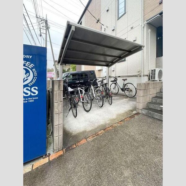 現地周辺 (駐輪場)